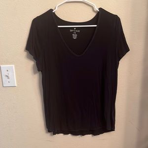 Black everyday tee with a raw him